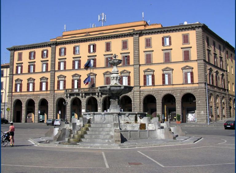 portici piazza della rocca 2