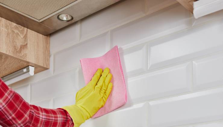 Come pulire le pareti della cucina in pochi minuti senza prodotti chimici 1 pulire pareti cucina
