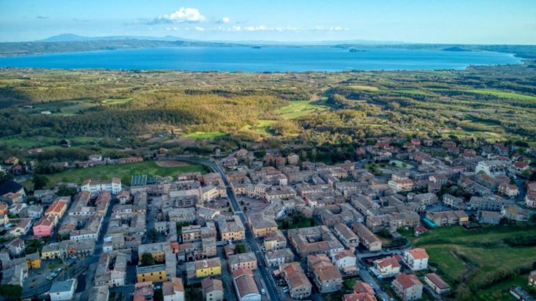 san lorenzo nuovo e il lago di bolsena