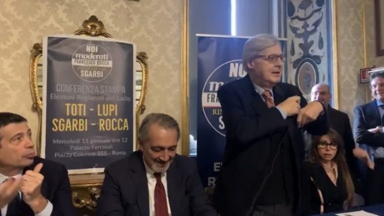 sgarbi microfono 2