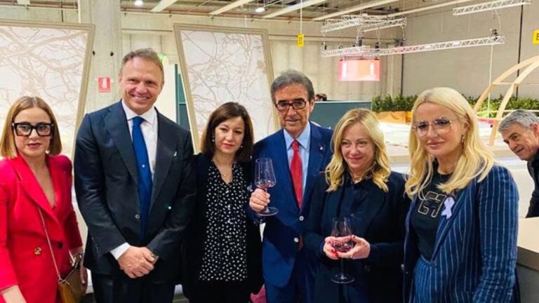 vinitaly premier meloni visita lo stand famiglia cotarella 2