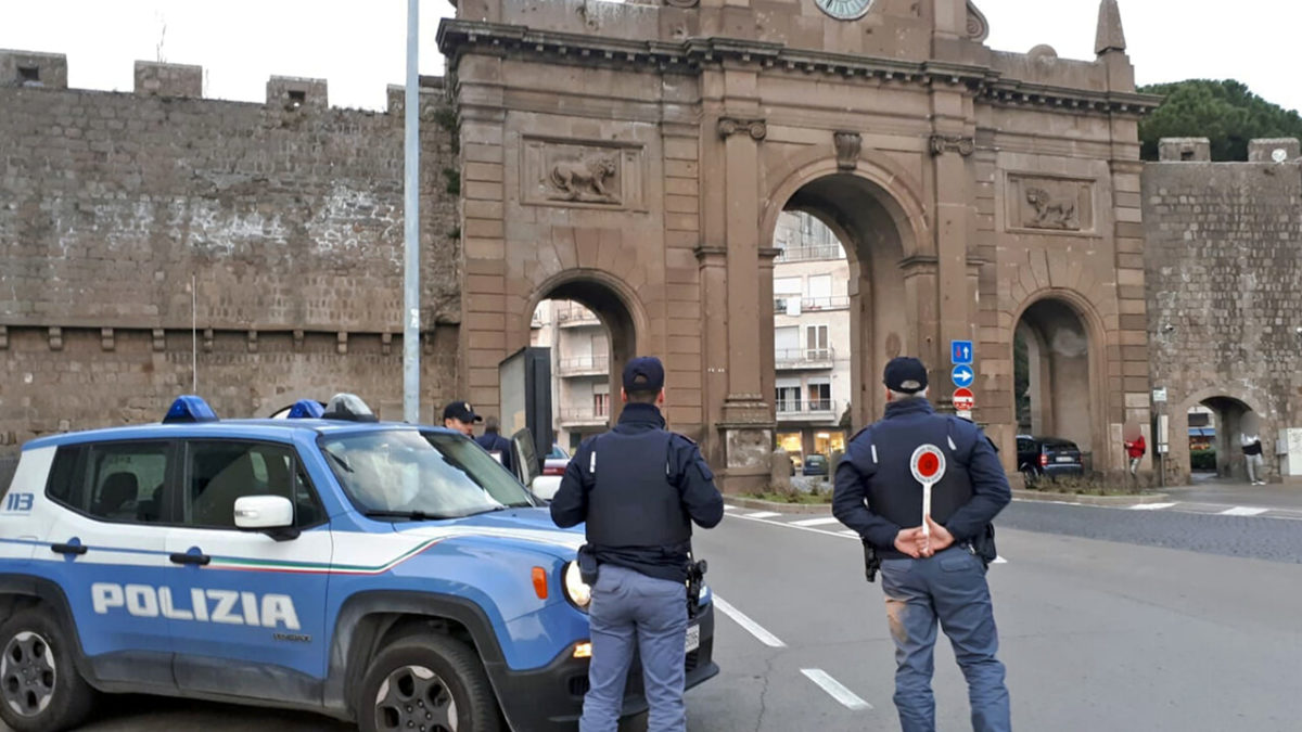 Festa della polizia, piazza della Rocca off limits: tutti i divieti 1 viterbo polizia nel centro storico piazza della rocca