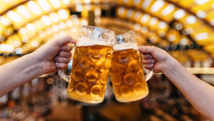brindisi con la birra