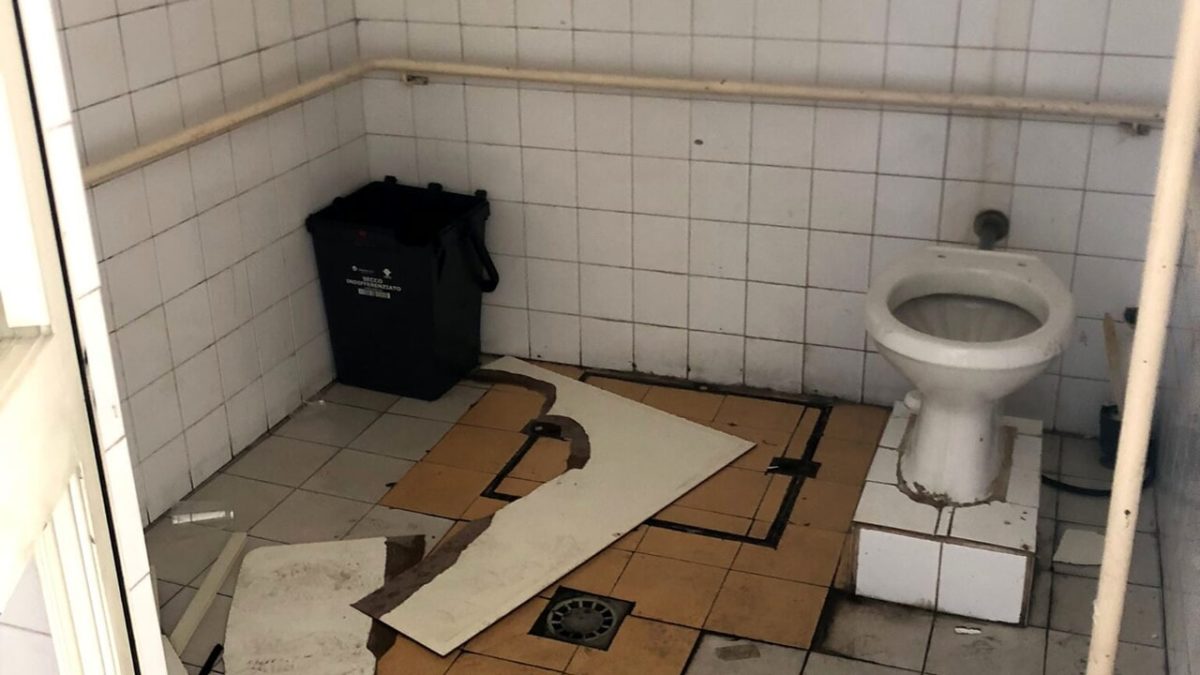 degrado bagni pubblici ad acquapendente