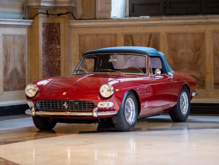 ferrari 275 gts esposta durante evento lancio ahe auto appartenente a collezione privata