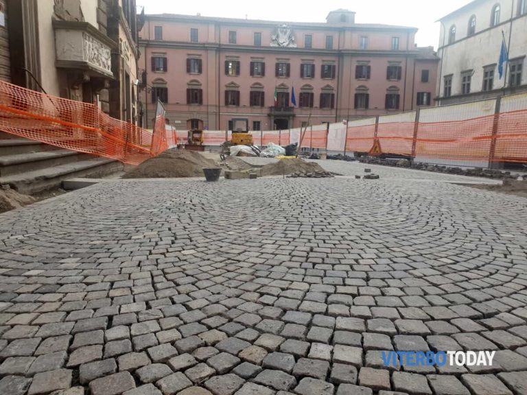 i nuovi sampietrini in piazza del comune 2