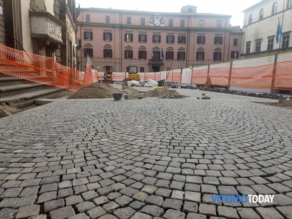 i nuovi sampietrini in piazza del comune 2