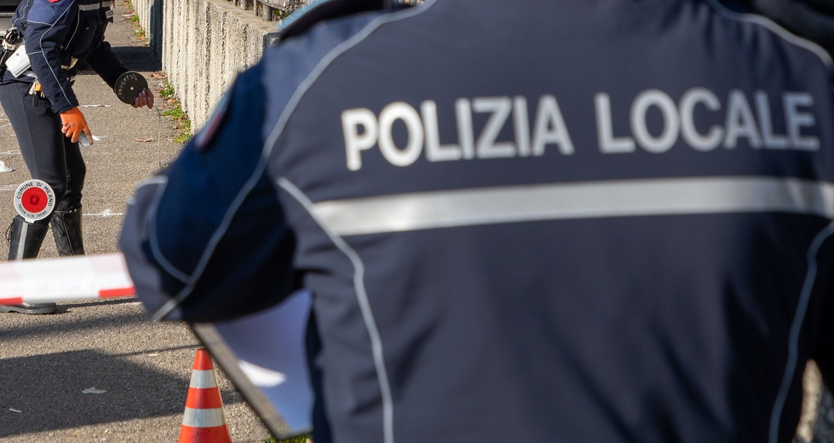 Correggio, violento scontro furgone-moto: morto un 30enne