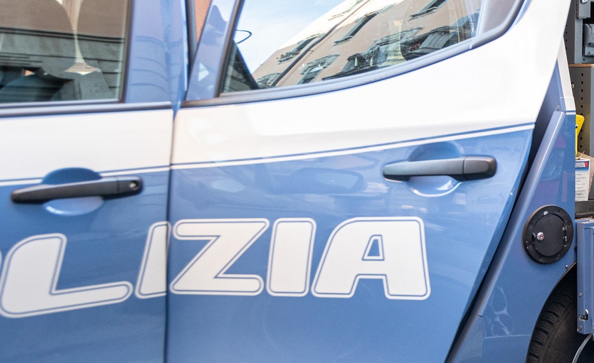 Vestito da donna tenta di violentare un 15enne in treno: arrestato 1 image 3c9dcf34 eedd 4e61 b087 de01407992ea