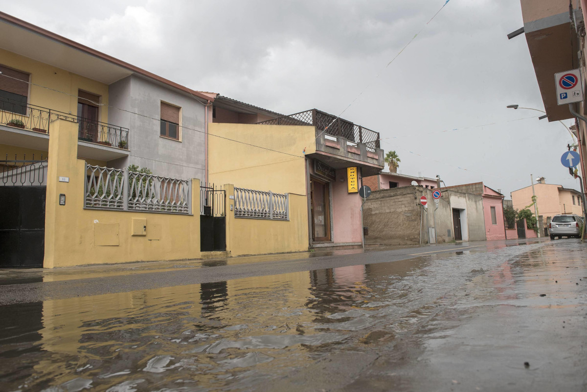 Maltempo nelle Marche, bomba d’acqua a Fabriano: allagati garage, negozi e scuole 1 image c9136a68 d6d5 4df7 9f0b 76ab8f8203fb