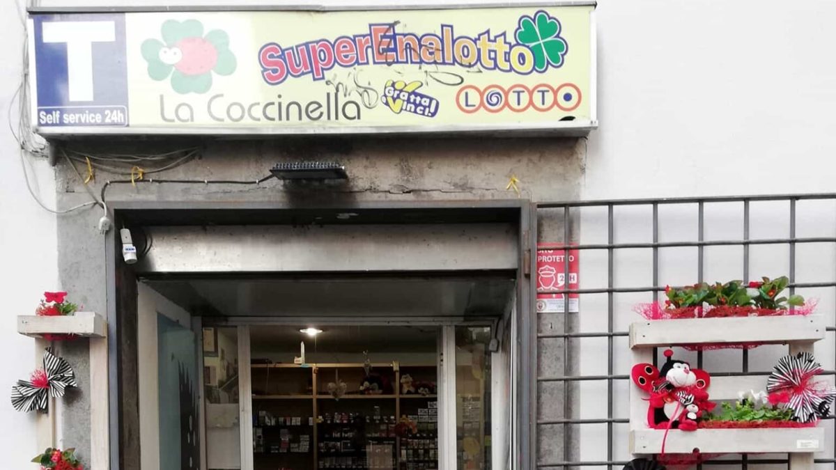 tabaccheria la coccinella di via delle fabbriche 2