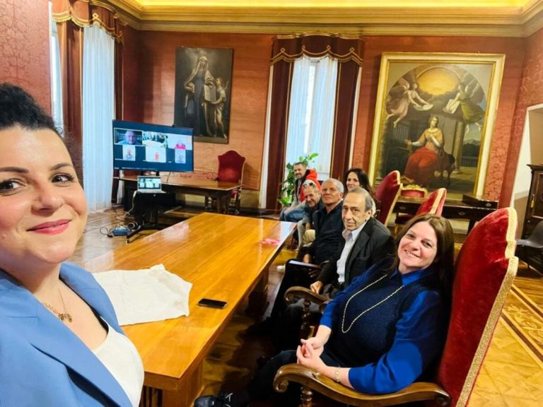 tavolo sala rossa