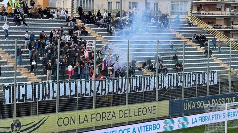 viterbese striscione contro la societa foto viterbese leoni gialloblu 2