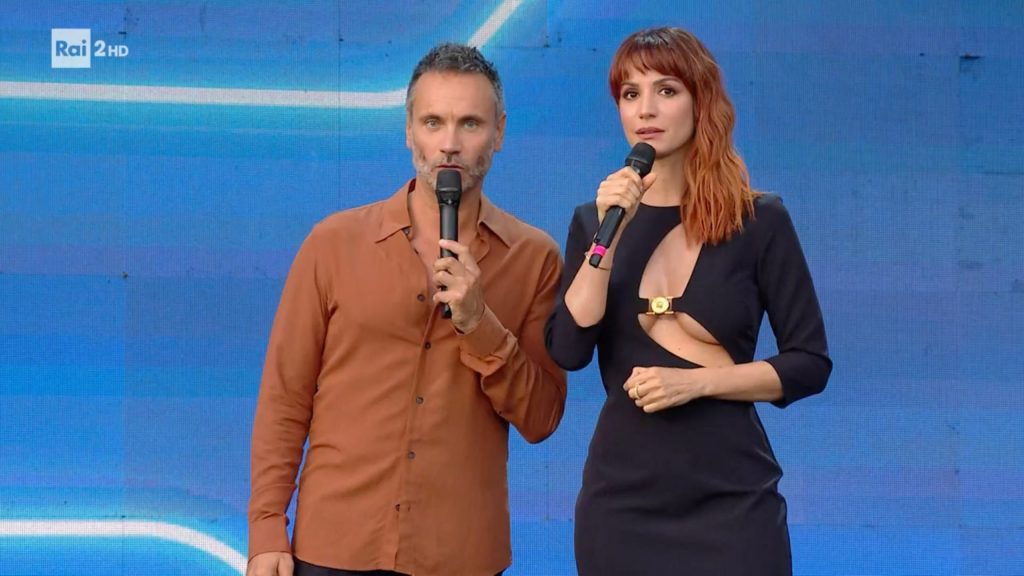 Andrea Delogu, il suo look fa scintille al Tim Summer Hits: tutto sul suo abito 1 Andrea Delogu scaled 1024x576 1