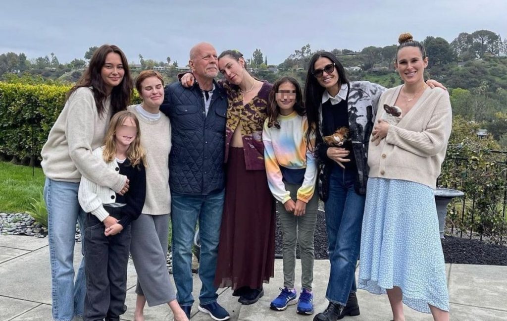 Bruce Willis balla felice con Demi Moore: da ex coniugi a migliori amici. Il loro rapporto speciale 1 Bruce Willis e Demi Moore 1024x648 1