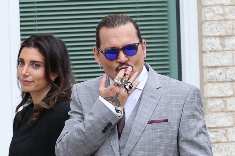 Johnny Depp Joelle Rich scaled e1663931792868 1024x683 1