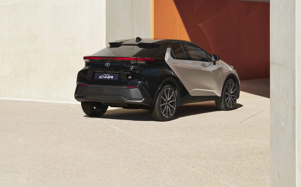Nuova Toyota C HR 2023 esterni scaled 1