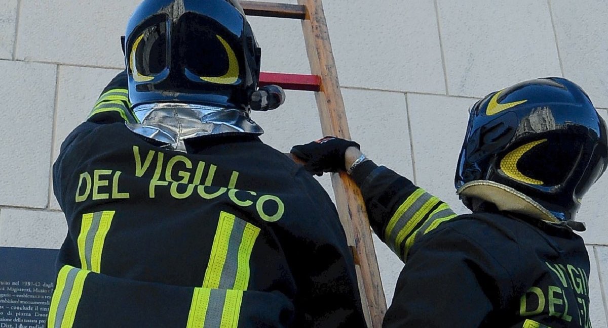 Milano, incendio in un centro massaggi: 6 persone evacuate