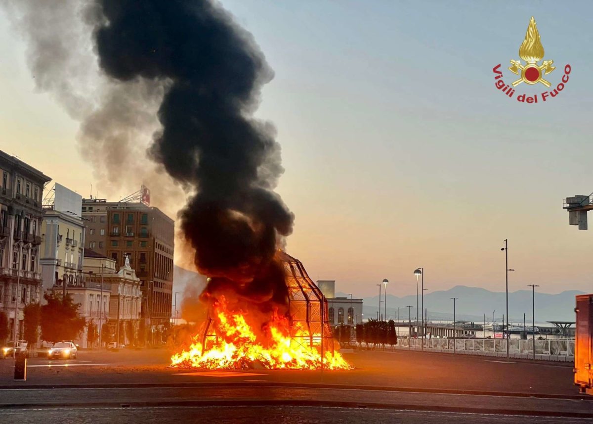 A fuoco Venere degli stracci Pistoletto Napoli.jpeg