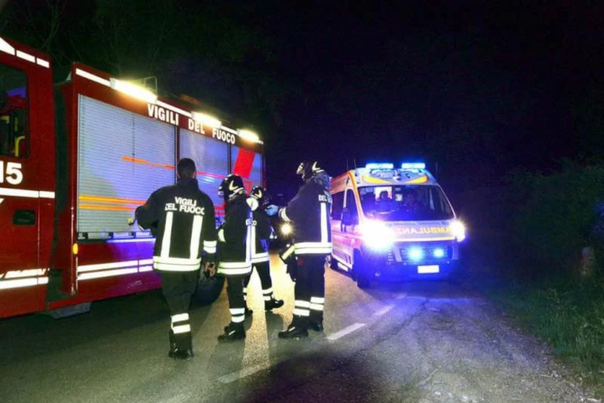 Ambulanza vigili del fuoco.jpg