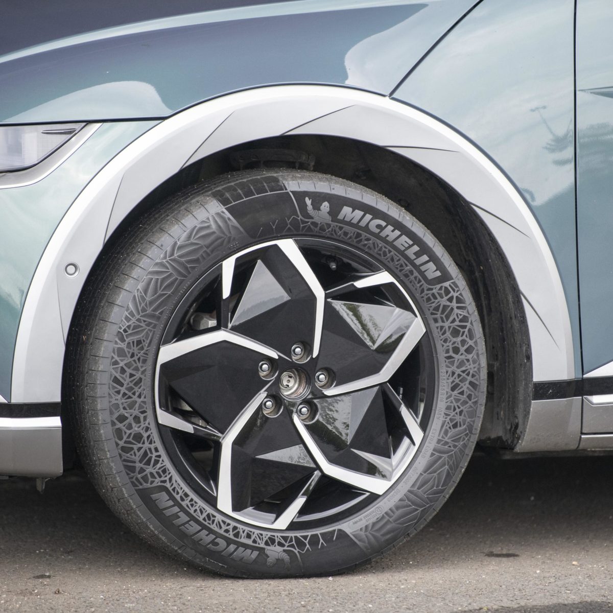 Michelin: la gomma con 45% di sostenibili vince l’Innovation Award 1 Michelin Innovation award 2023 2 scaled.jpg