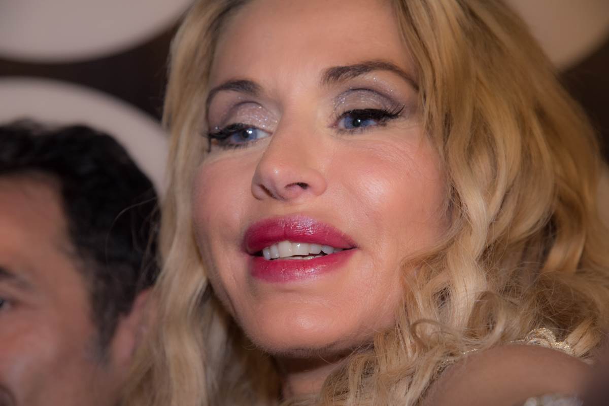 Valeria Marini ha un nuovo fidanzato: chi è il politico Gerolamo Cangiano? FOTO 1 Valeria Marini.jpg