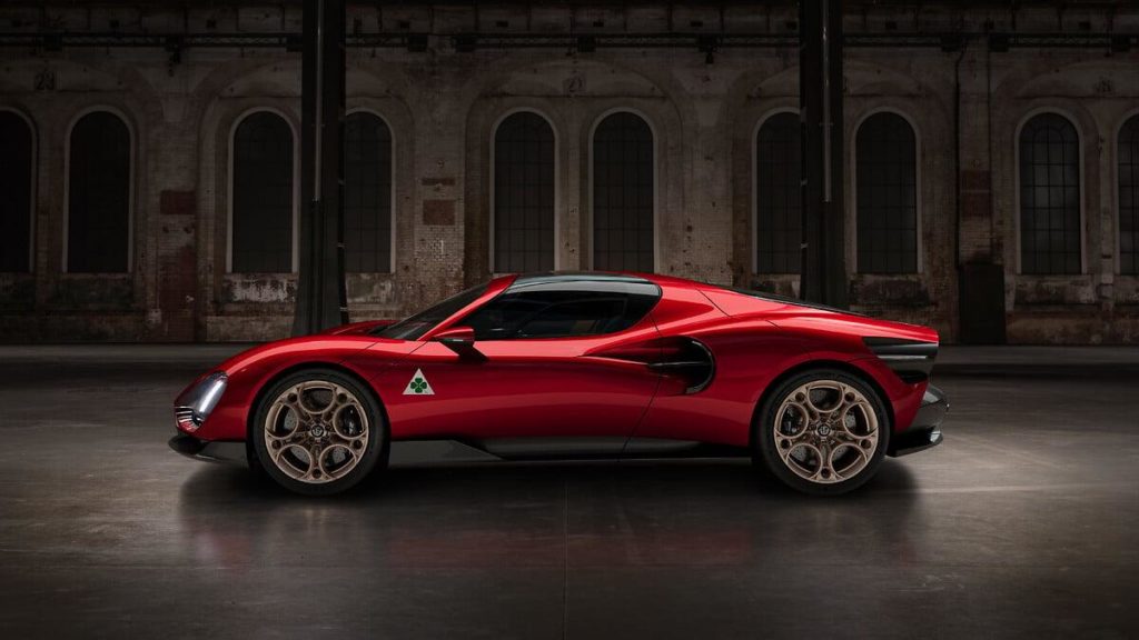 Alfa Romeo 33 Stradale 2.jpg