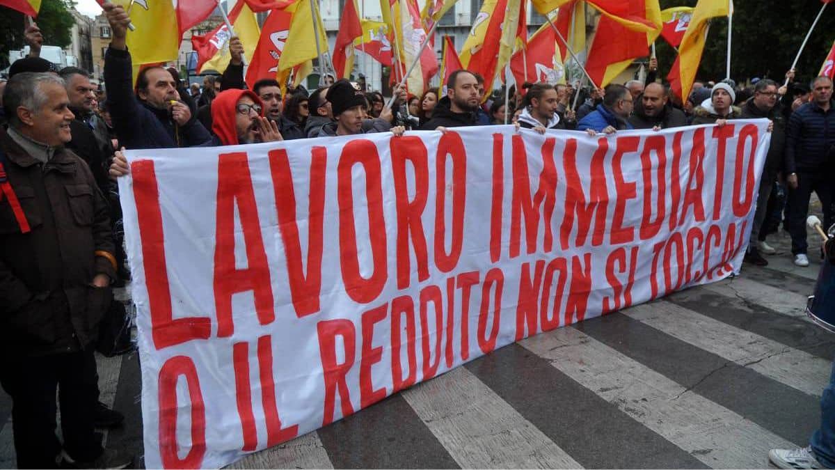 Reddito di cittadinanza proteste.jpg