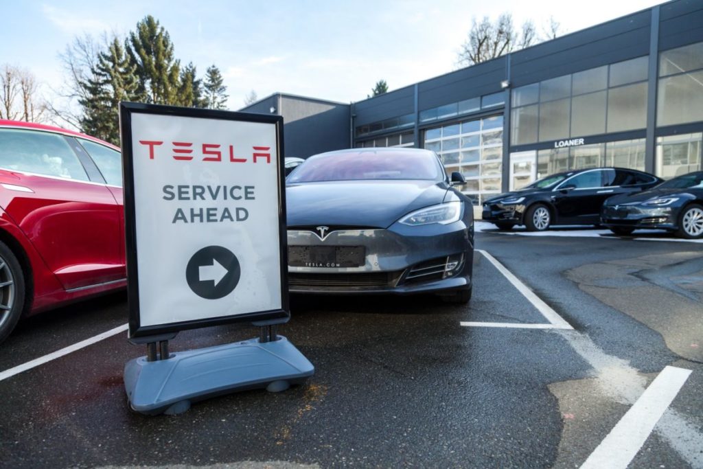 Tesla Service USA.jpg