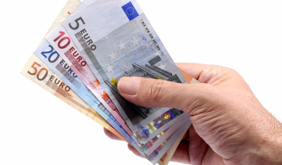 banconote euro soldi scaled e1693485429883.jpg