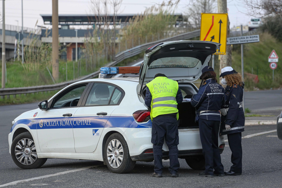 Ancora un incidente su via Cristoforo Colombo a Roma, 19enne perde il controllo dello scooter e muore: ferita una 18enne 1 image df5d37e8 73cc 4b89 be58 df1a5aec490d.jpg