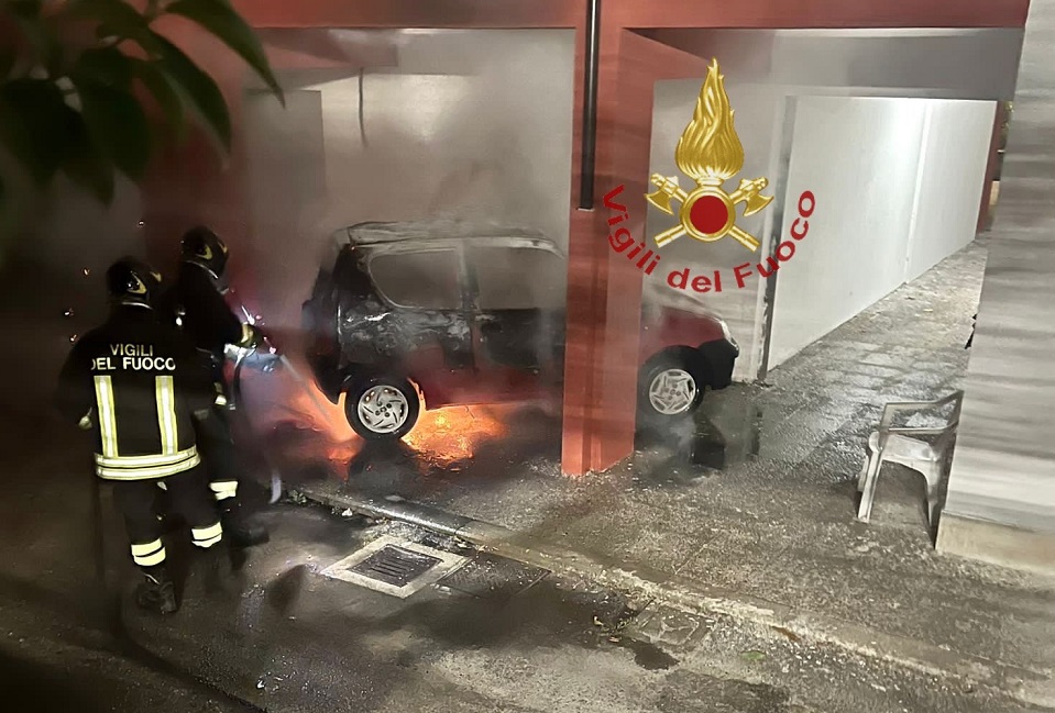incendio auto pescara.jpg