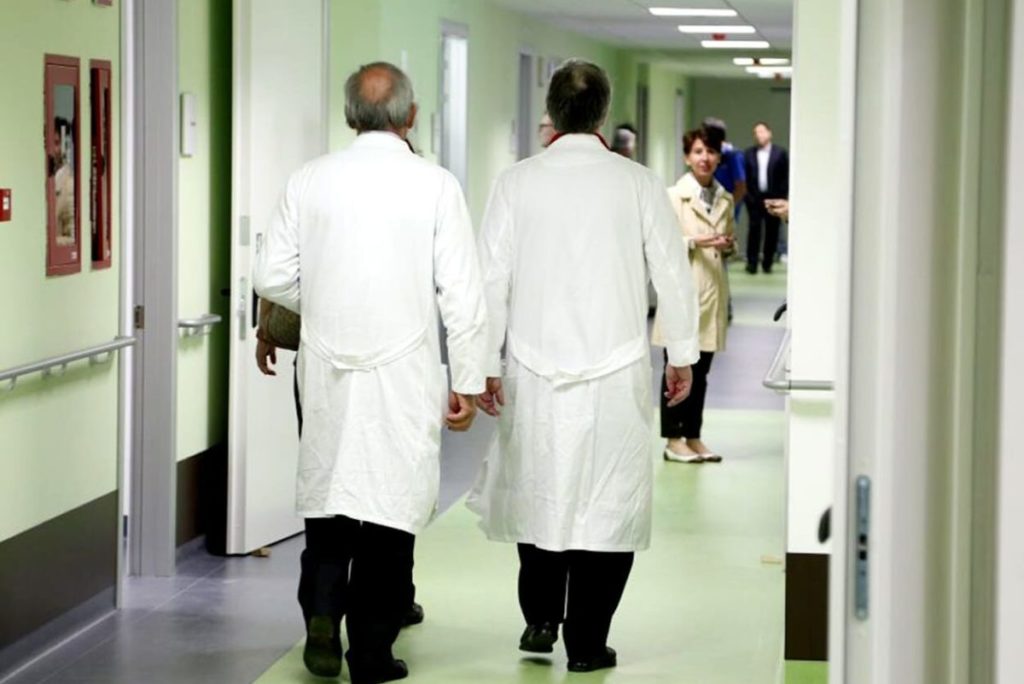 10 11 Medici in corsia e1682602882496.jpg