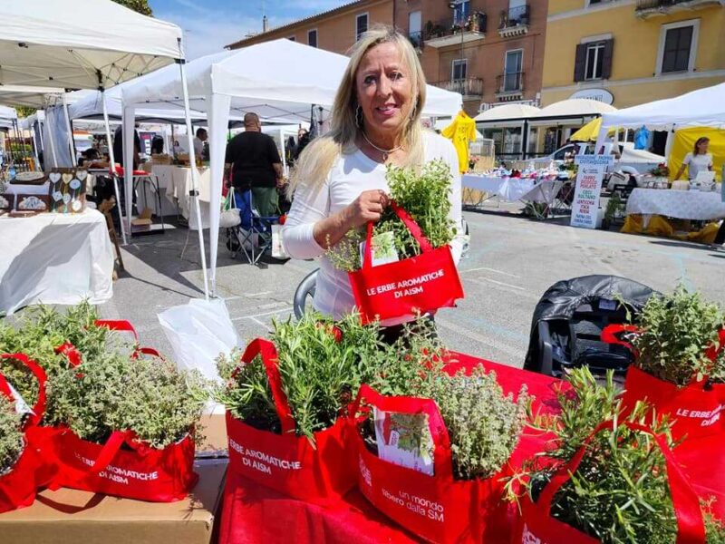 Il Cdz di Cerenova conferisce il Premio Impegno alla Consigliera comunale Adele Prosperi, un’attività costante nel sociale 1 Aism 2023 Consigliera Prosperi Adele 800x600.jpg