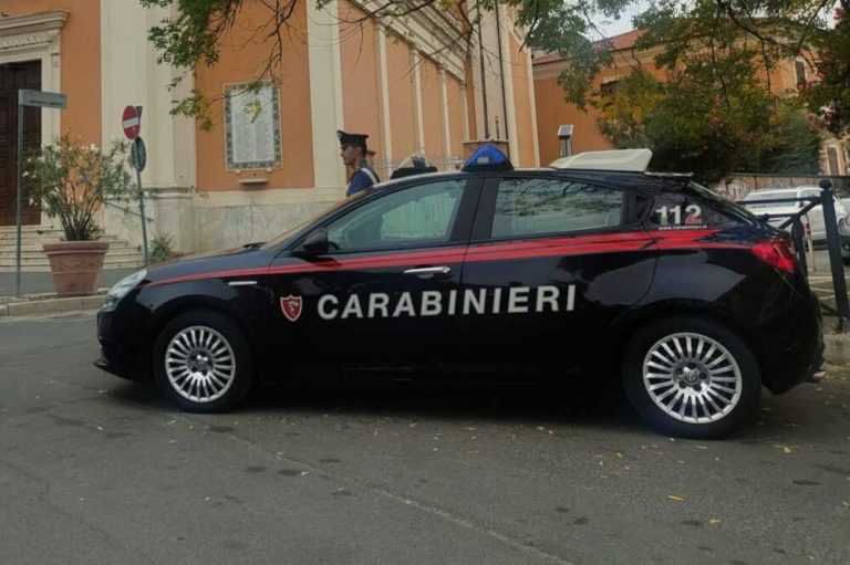 CASTEL GANDOLFO I Carabineiri durante i controlli a Ciampino 2.jpg