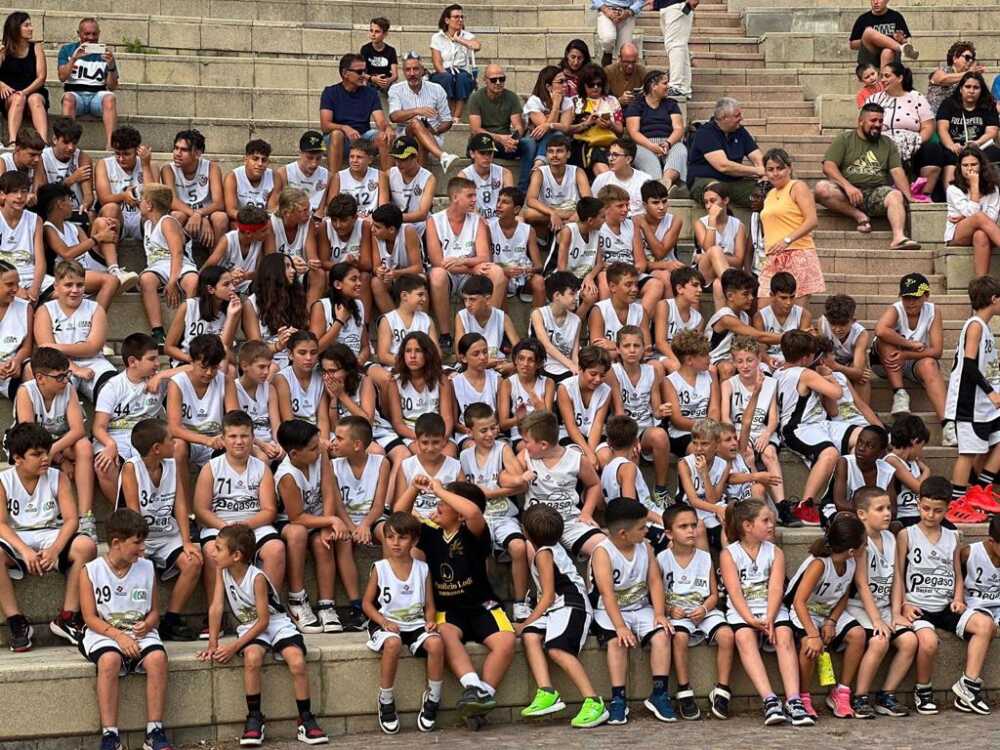 Cerimonia di premiazione della Summer Cup basket tarquinia pegaso.jpg