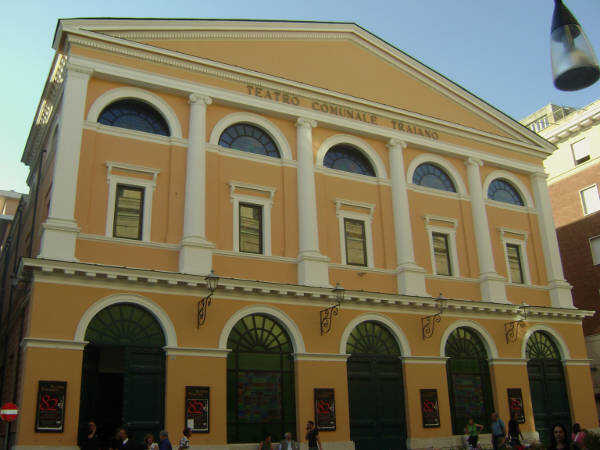 Facciata Teatro Traiano Civitavecchia 600x450 1.jpg