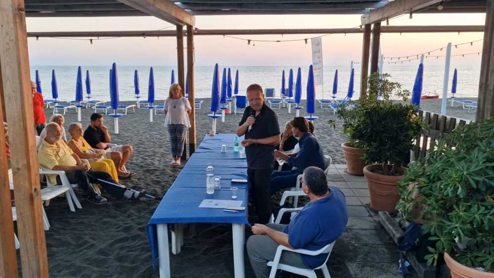 Giu le mani da torre flavia.jpg