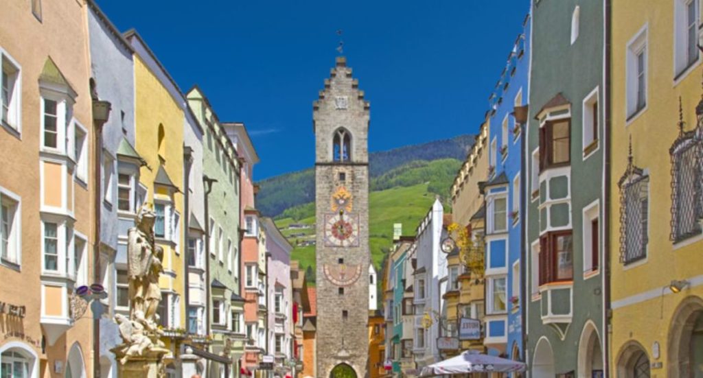 Gratta e Vinci il centro storico di Vipiteno.jpg