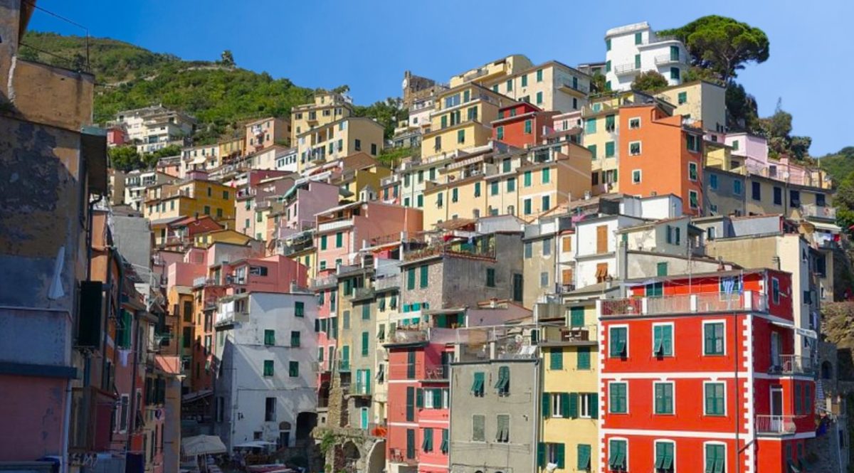 Liguria, il borgo dalle case 'allungate': sfiziosa perla delle Cinque Terre 1 Liguria Riomaggiore borgo 4.jpg