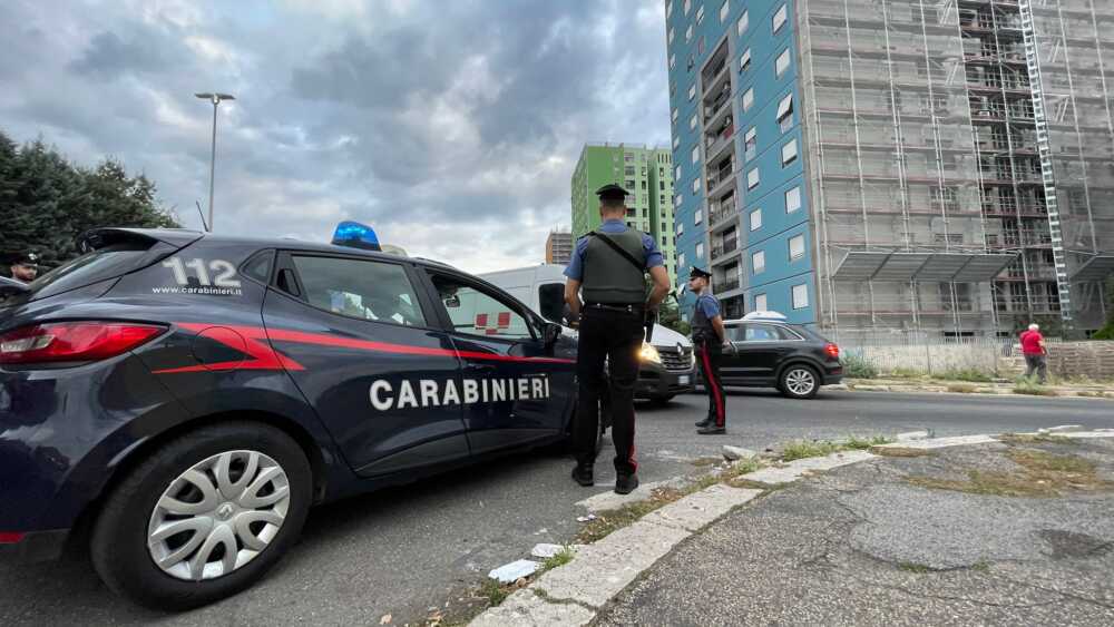 PROVINCIALE Controlli dei Carabinieri a Tor Bella Monaca 1.jpg