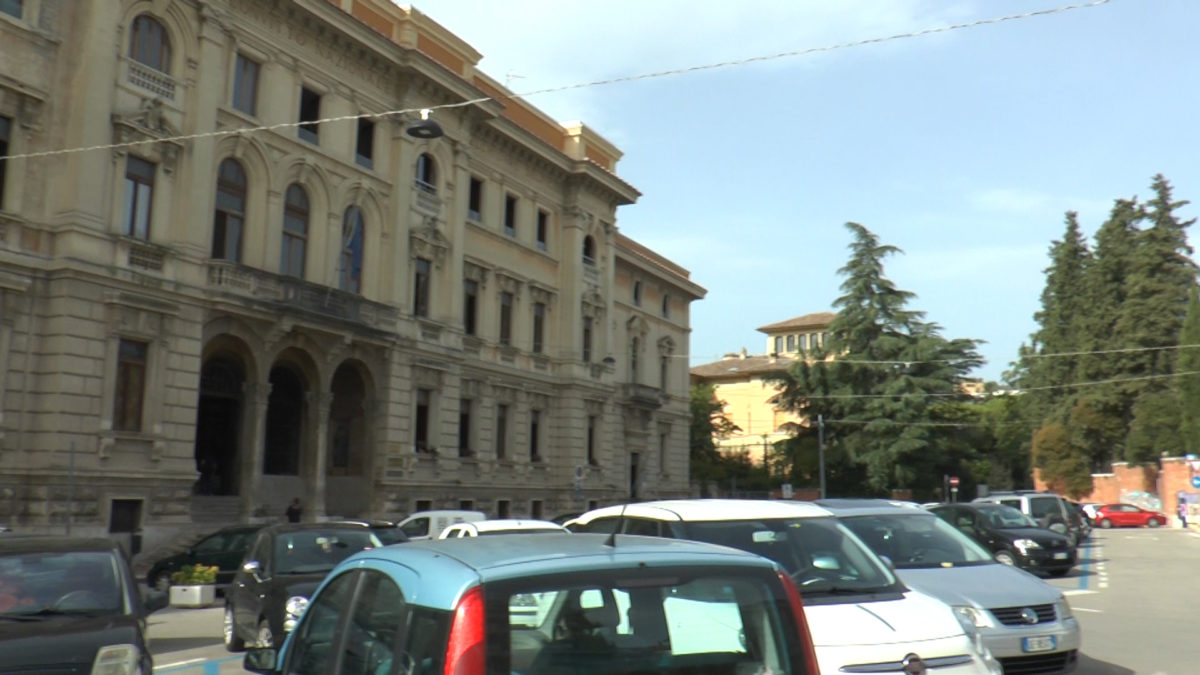Parcheggio piazza Dante51060.jpg
