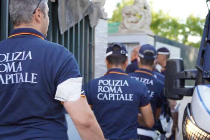 Polizia Roma Capitale blitz via dellarcheologia.jpeg