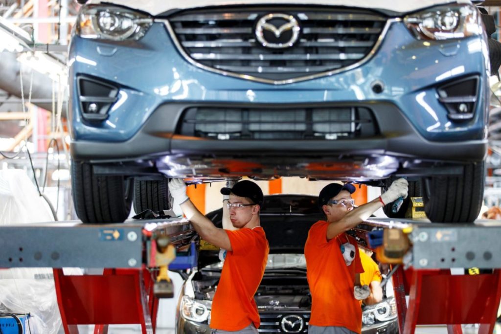 Produzione auto assemblaggio e controllo del processo in fabbrica.jpg