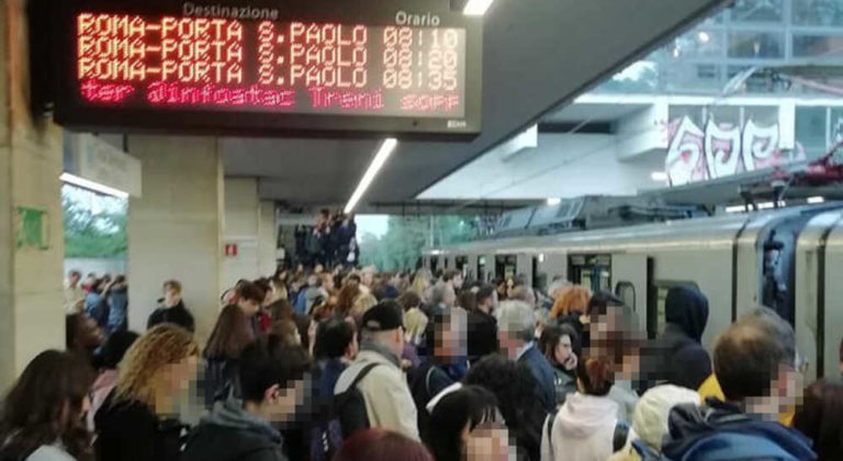 Roma Lido Pendolari protesta.jpg