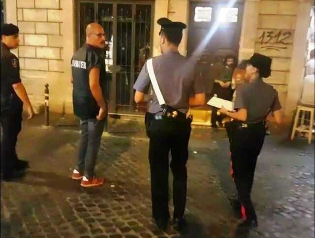 TRASTEVERE Controlli dei Carabinieri nella movida 3.jpg