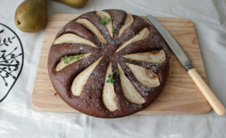 Torta cioccolato e pere scaled.jpeg