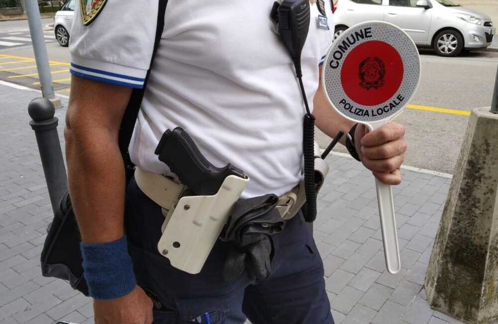 armi polizia locale municipale 3.jpeg