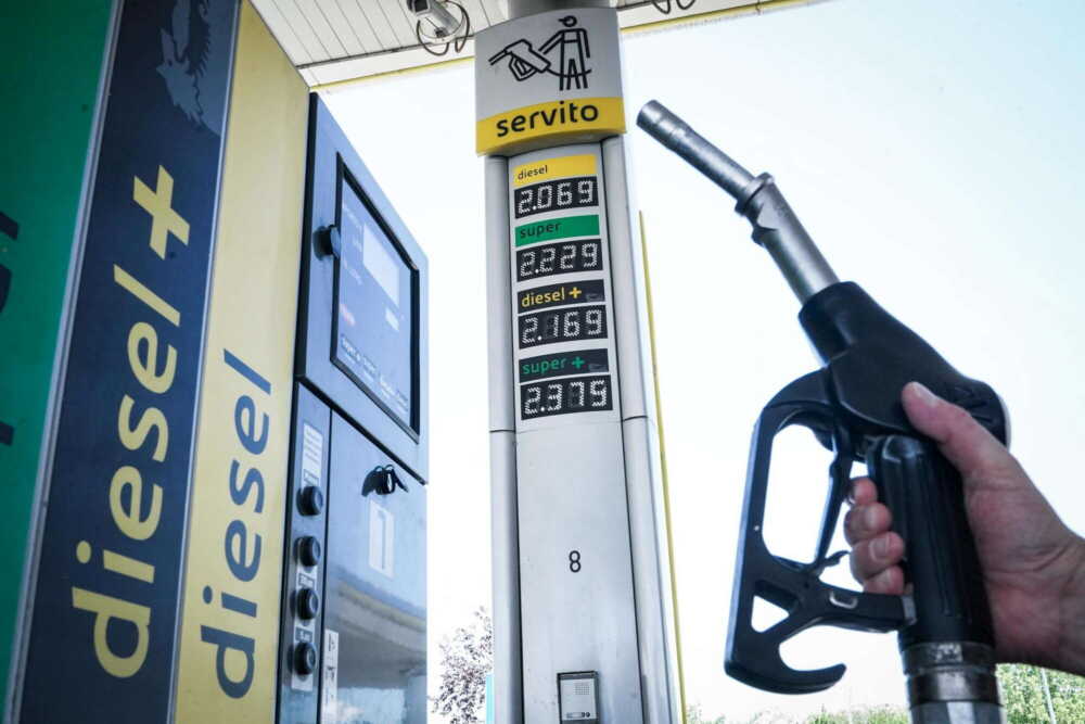 Bonus benzina di 80 euro per le famiglie, ecco chi ne beneficerà 1 benzina sempre piu alta.jpg