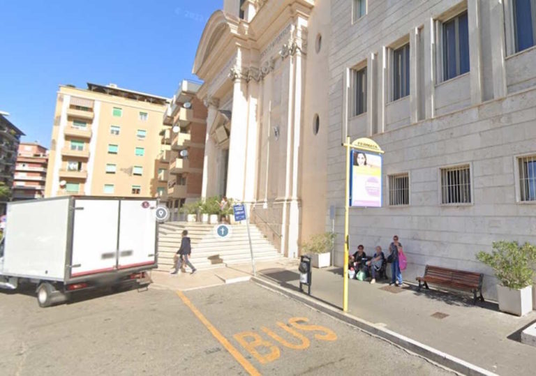 fermata bus cattedrale civitavecchia.jpg